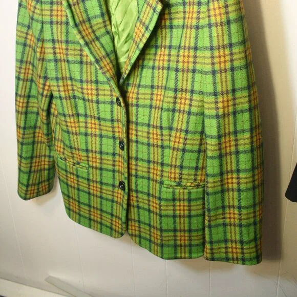 Trendy Green Checker Blazer - Picture 2 of 6